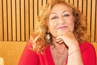 Halina Pawlowská jako hipster u moře